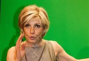 Evelyne Dhéliat